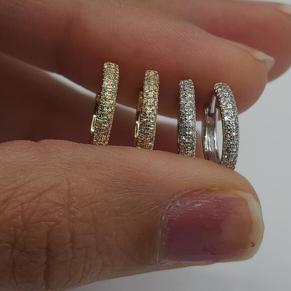 14Kt Gold0.19 Ct Diamond Huggie Hoop Earrings